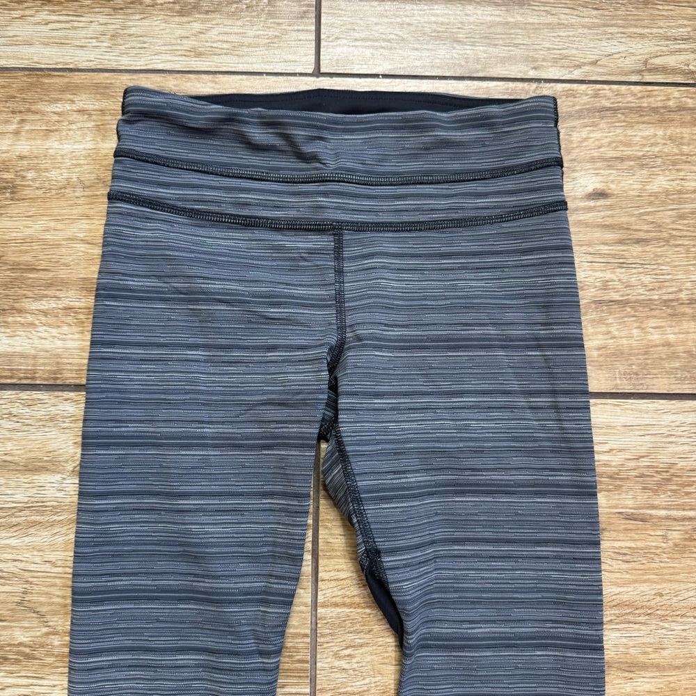 Lululemon Run Inspire Crop II Mesh Cyber Stripe Deep Coal Black Mesh Size 4 - Picture 10 of 15